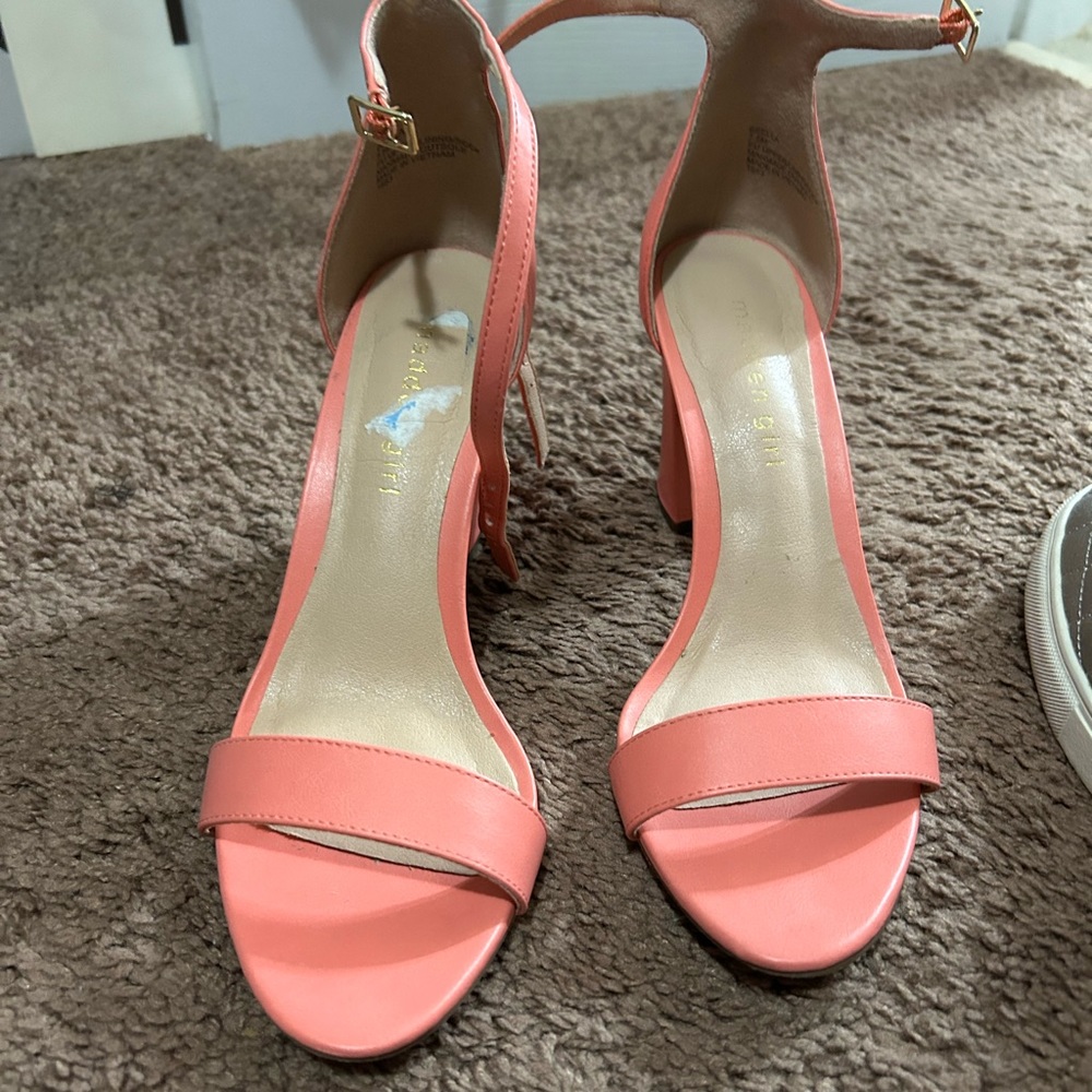 Size 7 1/2 Coral Strapped Heels